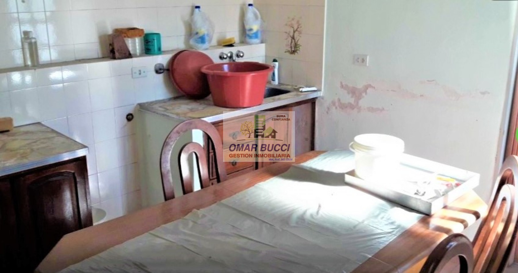 CASA CON LOCAL EN BILLINGHURST, RETRASADA