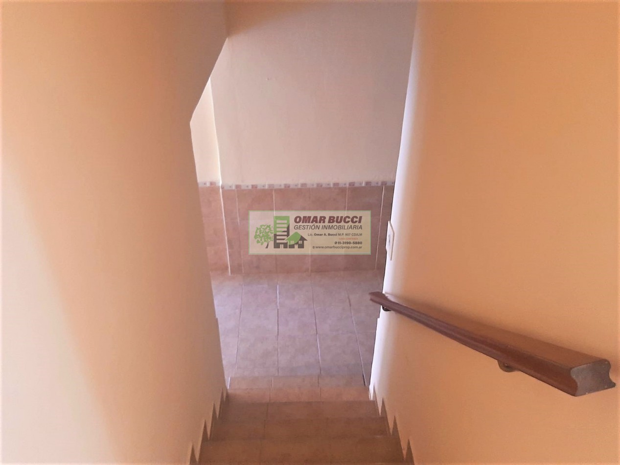 CASA de 4 AMBIENTES, MAS DOS LOCALES, MAS LOTE, EN VILLA LUZURIAGA