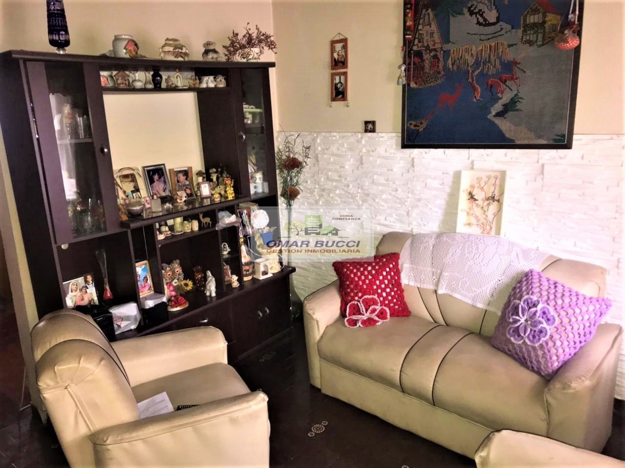 Casa en Venta son dos UFs juntas en Isidro Casanova Retasada