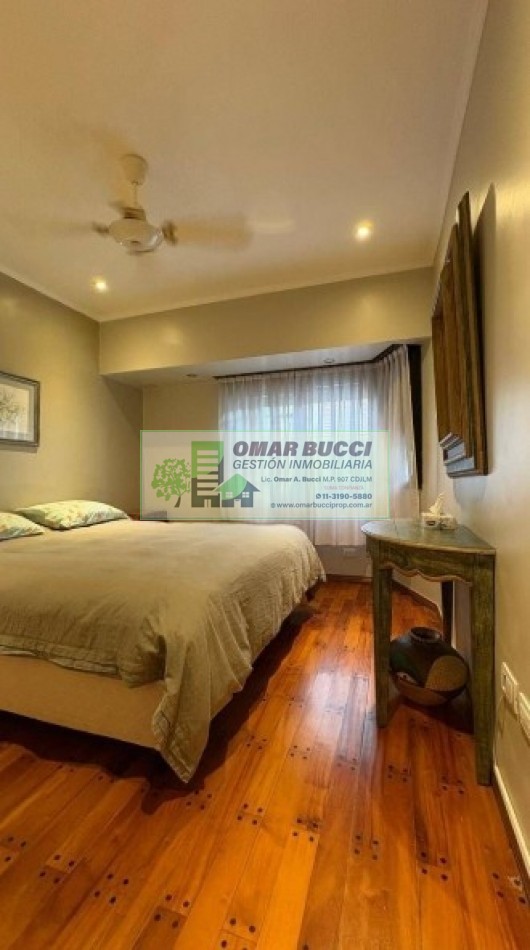 Casa de 7 ambientes con cochera para dos autos, patio, pileta y quincho P/50 personas.