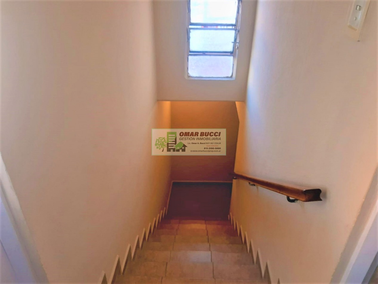 CASA de 4 AMBIENTES, MAS DOS LOCALES, MAS LOTE, EN VILLA LUZURIAGA