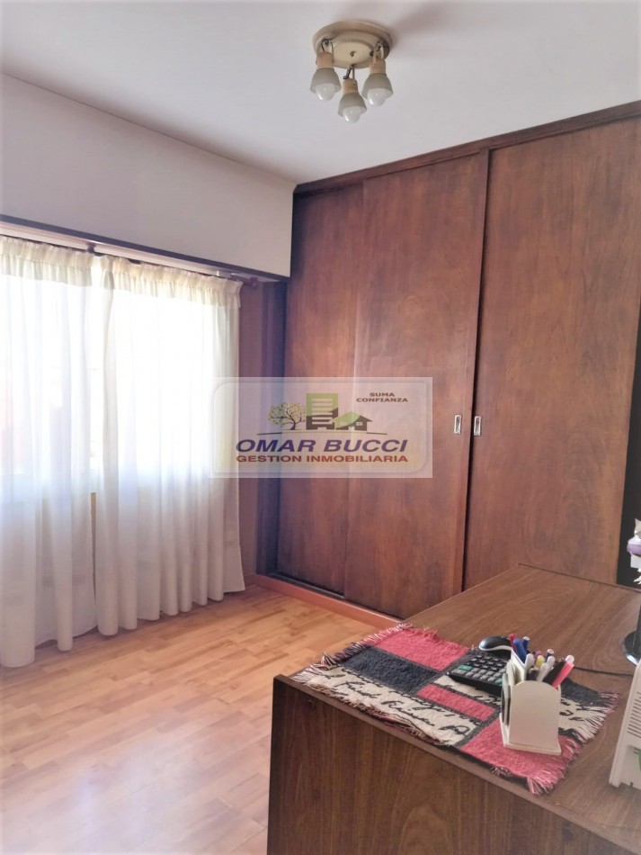 PANADERIA FUNCIONANDO CON LOCAL, MAS DOS DEPARTAMENTOS EN PLANTA ALTA DE TRES AMBIENTES, VENTA EN BLOCK EN NECOCHEA