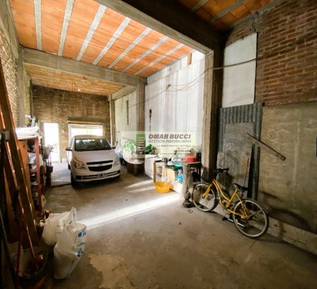 CASA DE 4 AMBIENTES EN LA TABLADA, CON COCHERA PARA DOS AUTOS