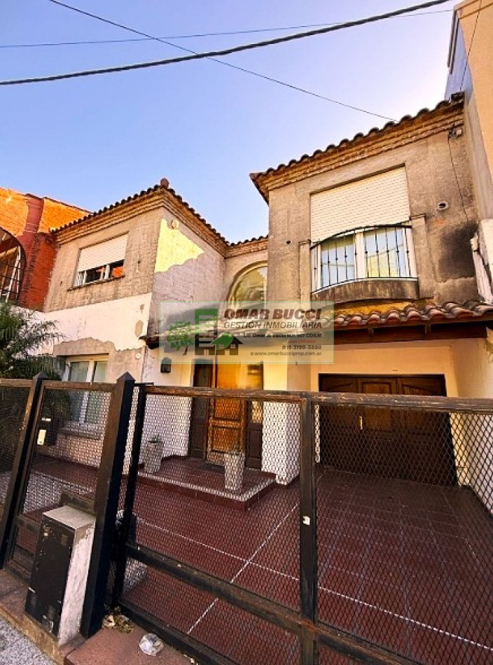CASA 5 AMBIENTES CON COCHERA EN HAEDO, EXCELENTE ZONA!