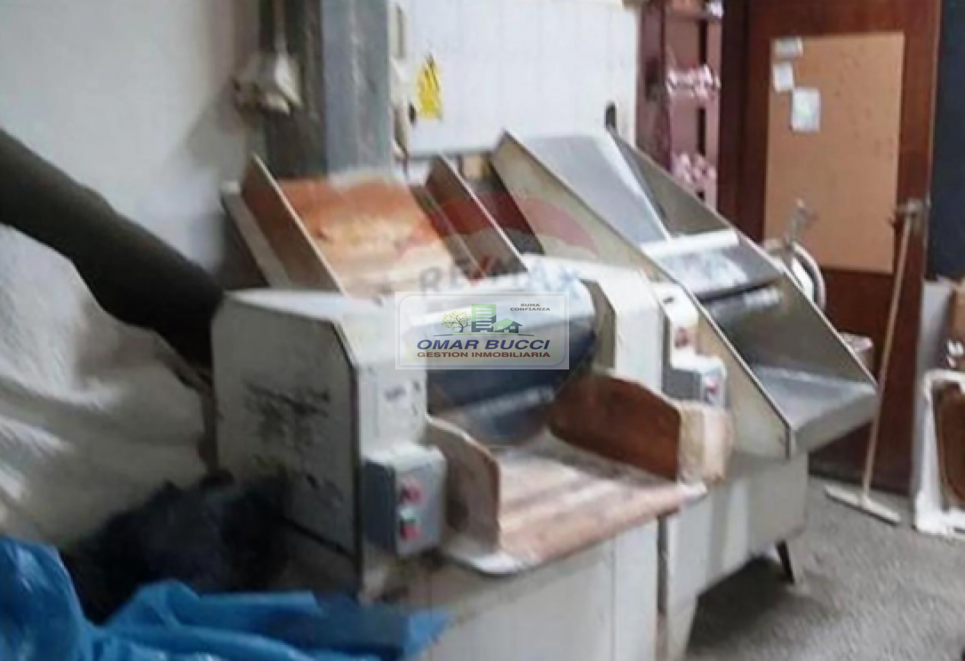 PANADERIA FUNCIONANDO CON LOCAL, MAS DOS DEPARTAMENTOS EN PLANTA ALTA DE TRES AMBIENTES, VENTA EN BLOCK EN NECOCHEA