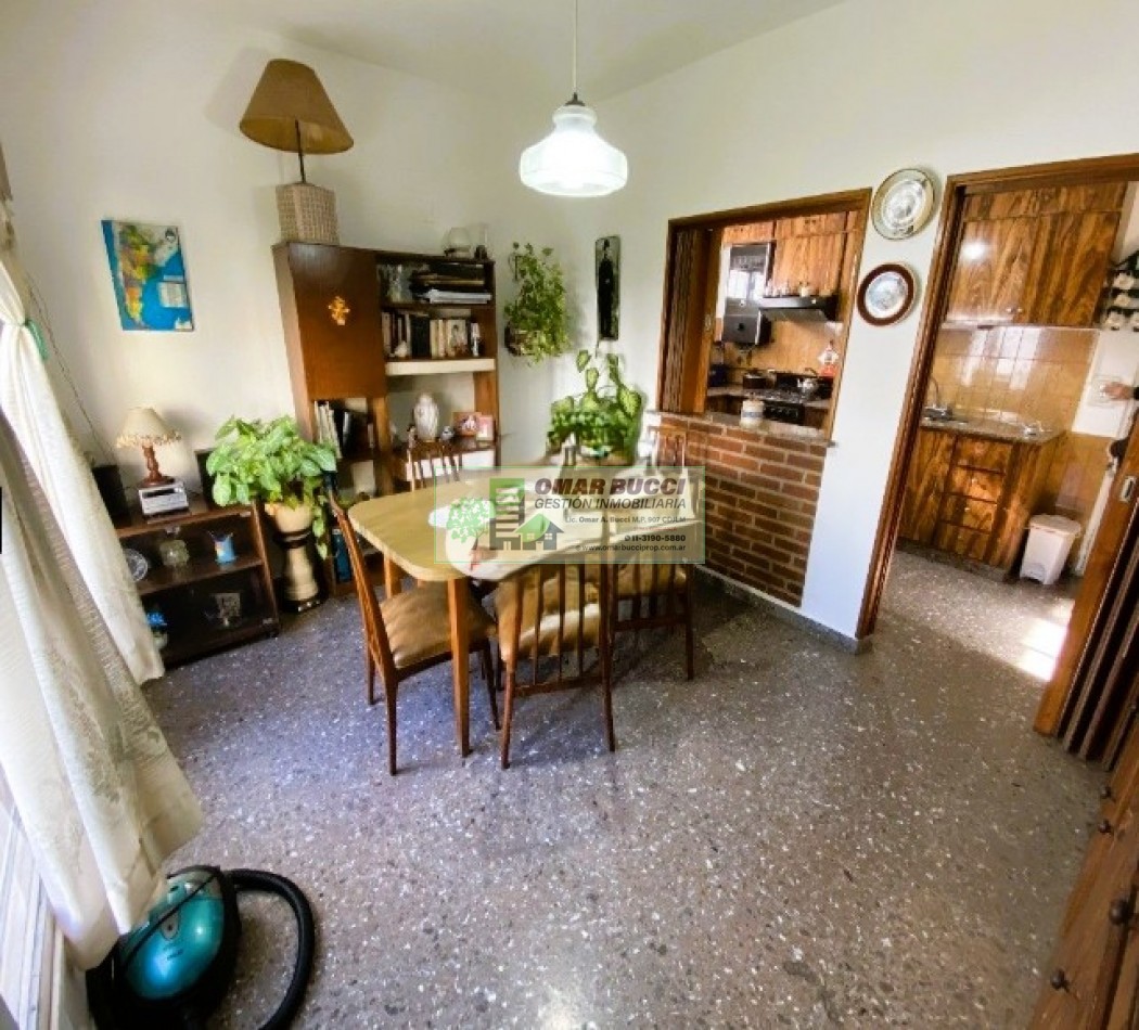 CASA DE 4 AMBIENTES EN LA TABLADA, CON COCHERA PARA DOS AUTOS