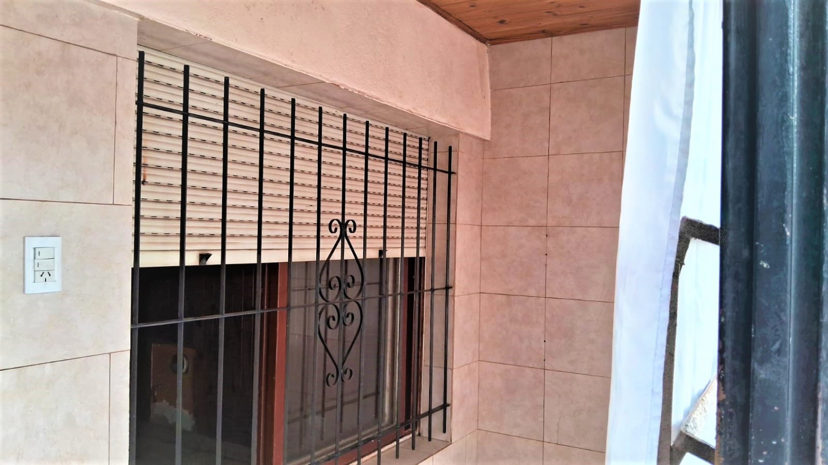 LOCAL, CASA, TALLER o DEPOSITO SOBRE LOTE PROPIO EN MORON. SE VENDE CON RENTA