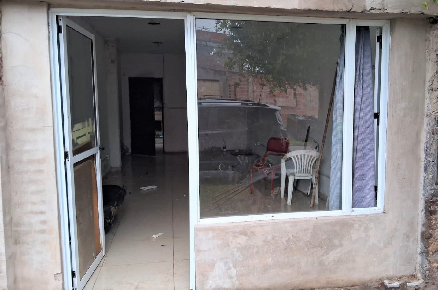 LOCAL, CASA, TALLER o DEPOSITO SOBRE LOTE PROPIO EN MORON. SE VENDE CON RENTA
