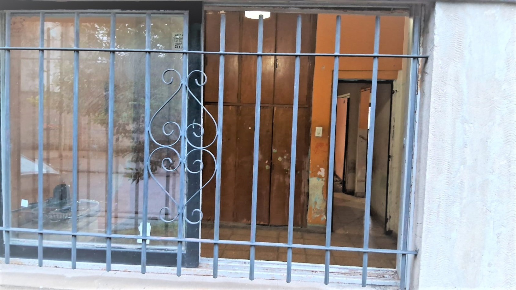 LOCAL, CASA, TALLER o DEPOSITO SOBRE LOTE PROPIO EN MORON. SE VENDE CON RENTA