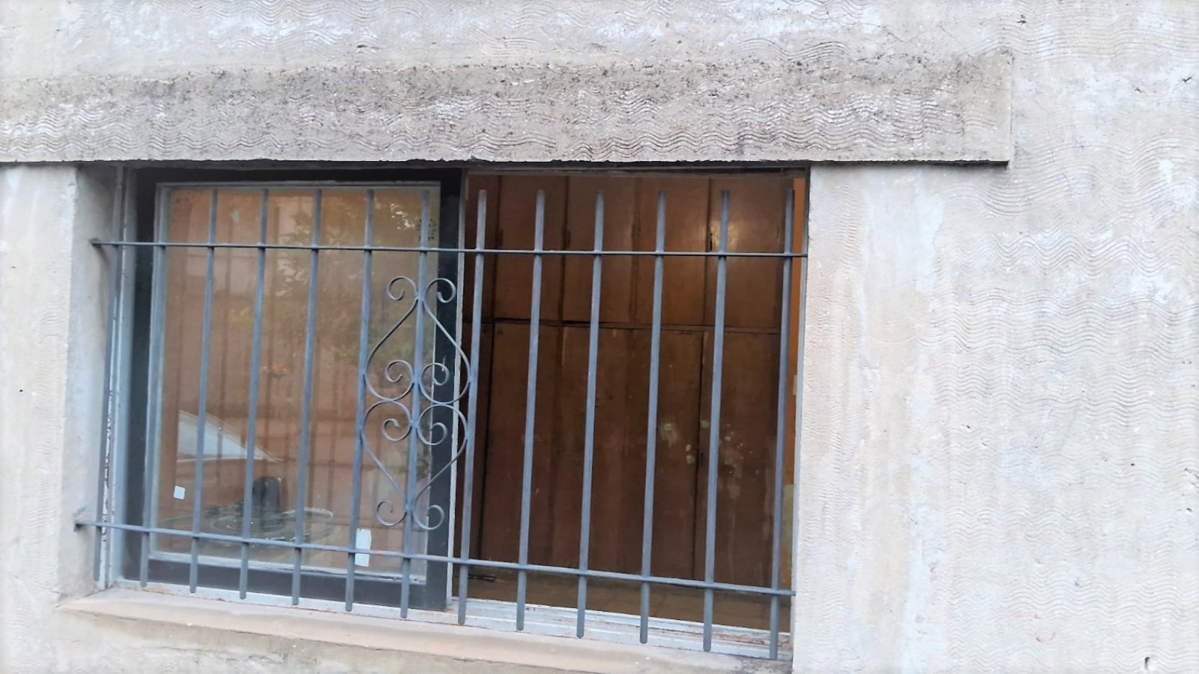 LOCAL, CASA, TALLER o DEPOSITO SOBRE LOTE PROPIO EN MORON. SE VENDE CON RENTA