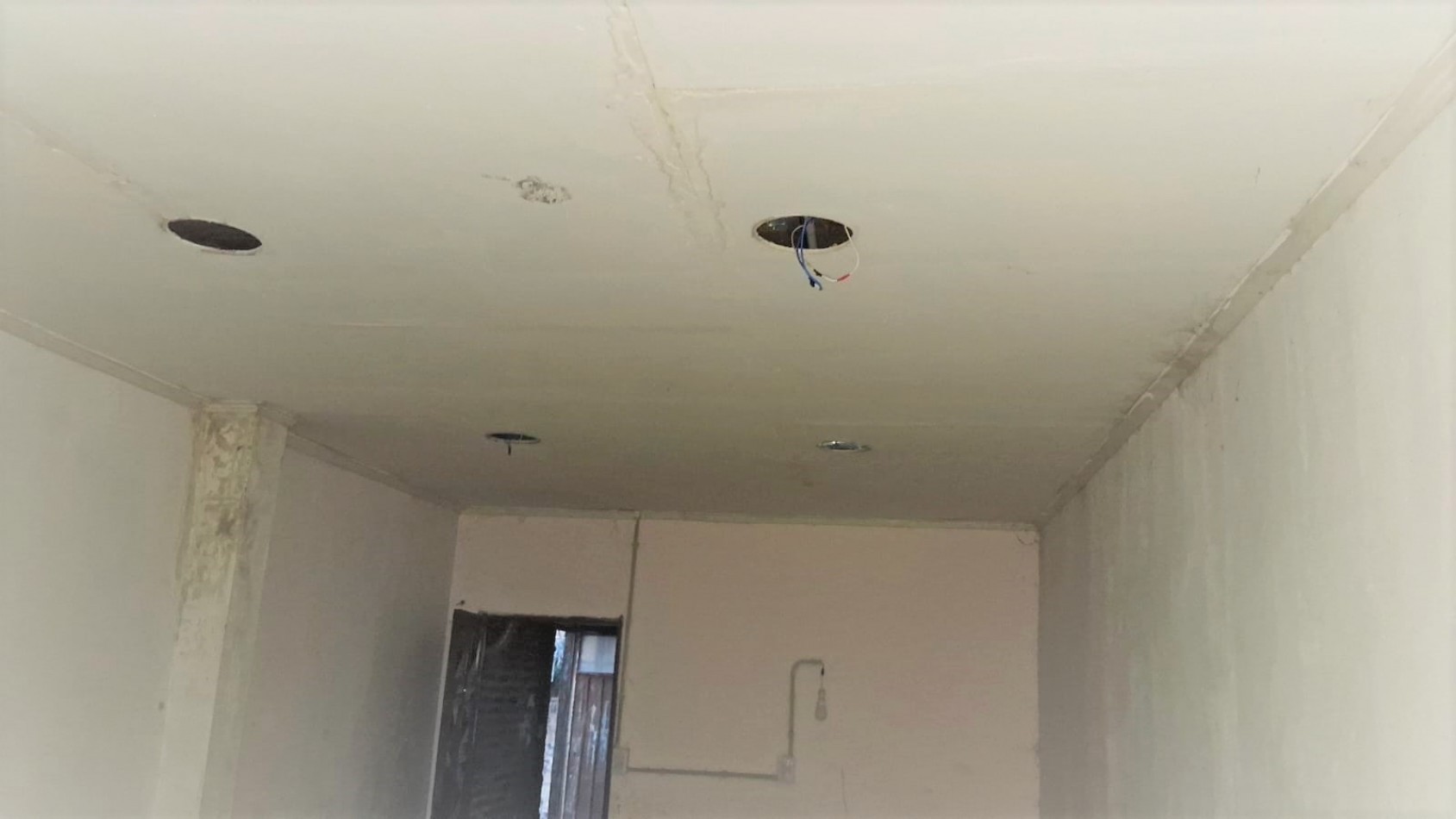 LOCAL, CASA, TALLER o DEPOSITO SOBRE LOTE PROPIO EN MORON. SE VENDE CON RENTA