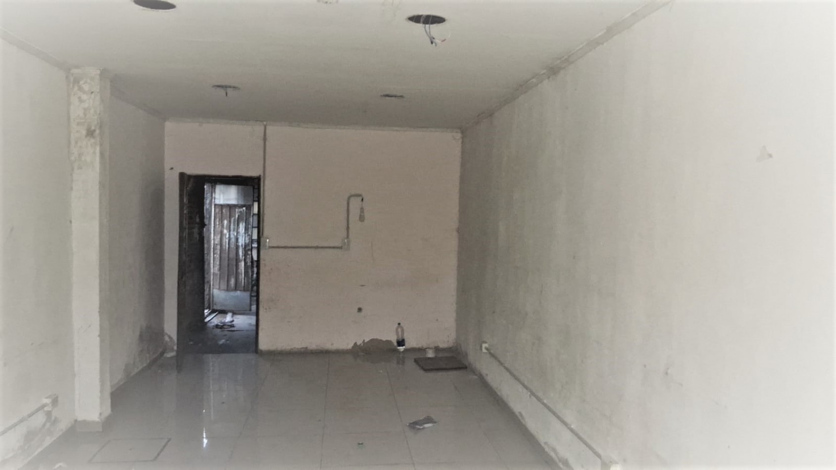 LOCAL, CASA, TALLER o DEPOSITO SOBRE LOTE PROPIO EN MORON. SE VENDE CON RENTA