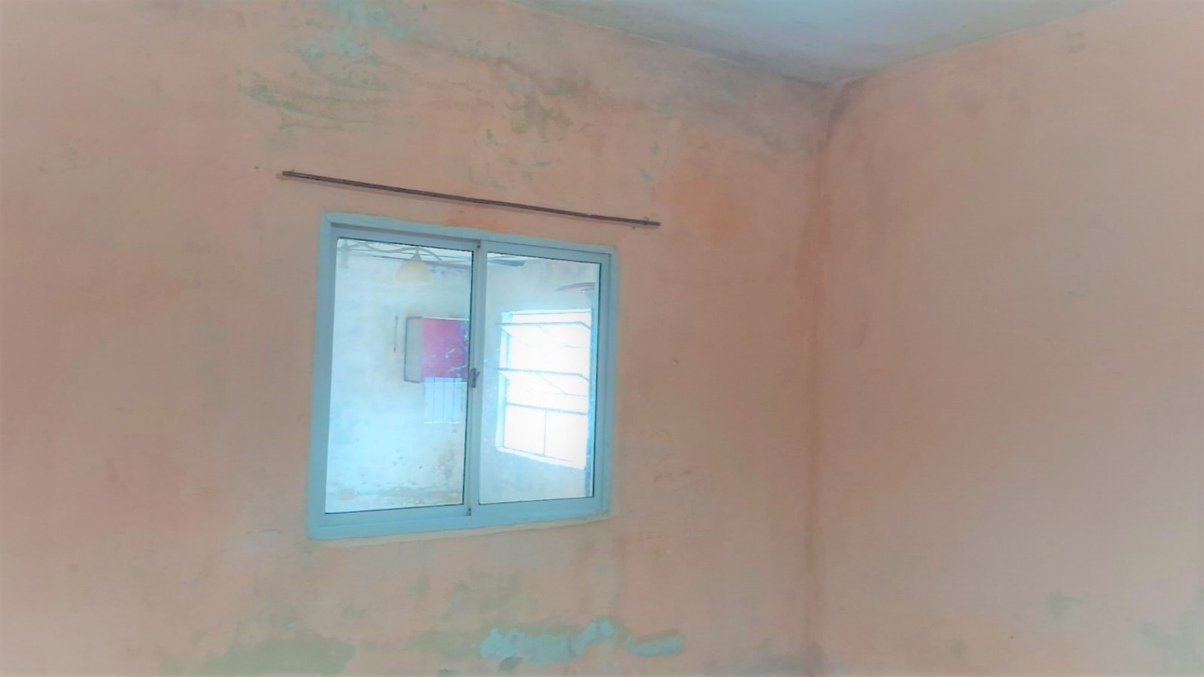 CASA Y LOCAL o GARAGE, SOBRE LOTE PROPIO EN MORON IDEAL INVERSOR, SE VENDE CON RENTA