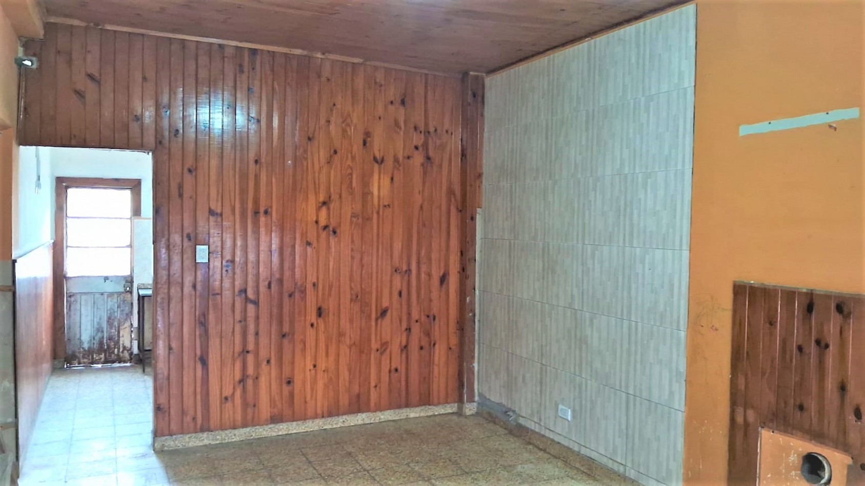 LOCAL, CASA, TALLER o DEPOSITO SOBRE LOTE PROPIO EN MORON. SE VENDE CON RENTA