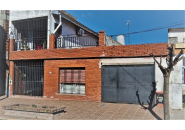 CASA DE TRES AMBIENTES Y MAS... EN SAN JUSTO