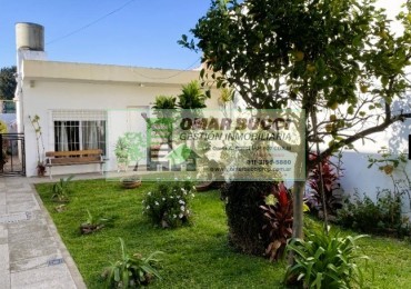 CASA DE 4 AMBIENTES EN LA TABLADA, CON COCHERA PARA DOS AUTOS